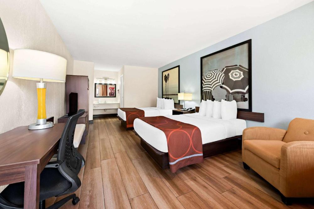 Double Room with Two Double Beds and Pool View - Non-Smoking interior